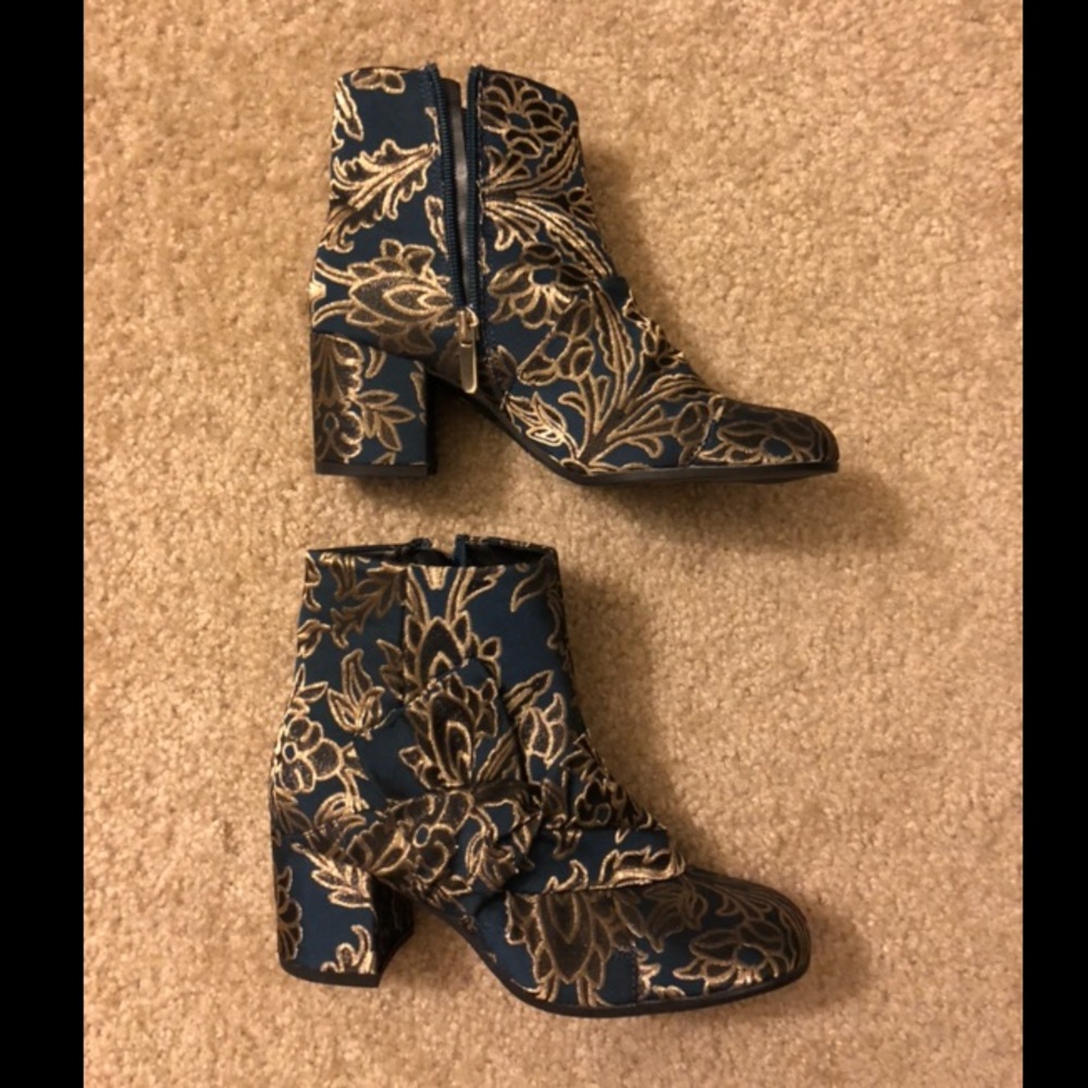 Libby Edelman “le Veronica” boots